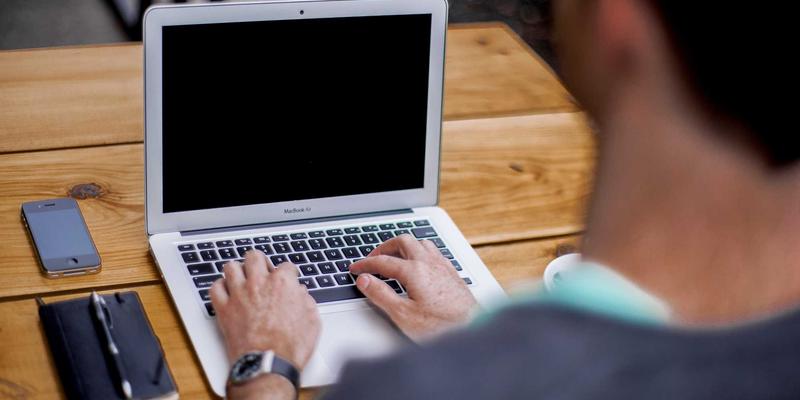 124XC前景深度解析：信息分享、蒸汽波文化与工具化未来的三重奏