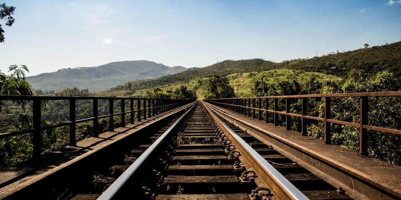 蒸汽波视觉下的工业革新：124XC系列如何实现激光切割的精准同步与高效飞剪